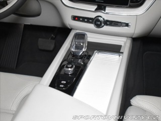 Volvo Ostatní modely XC60 2,0 T8 AWD ULTRA B&W, 2025