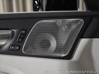 Volvo Ostatní modely XC60 2,0 T8 AWD ULTRA B&W, 2025