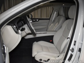 Volvo Ostatní modely XC60 2,0 T8 AWD ULTRA B&W, 2025