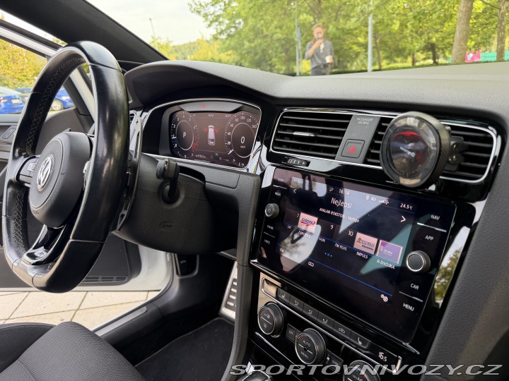 Volkswagen Golf  2020