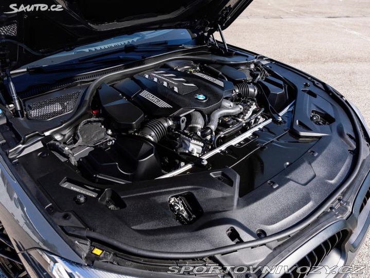 BMW 8 M850i 2025