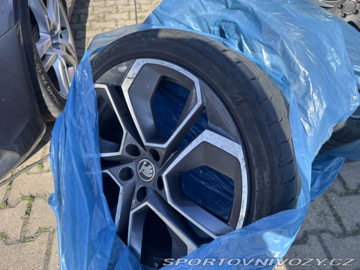 Škoda Octavia RS 2,0 TSI 180 KW 2.MAJ KOLA 2024