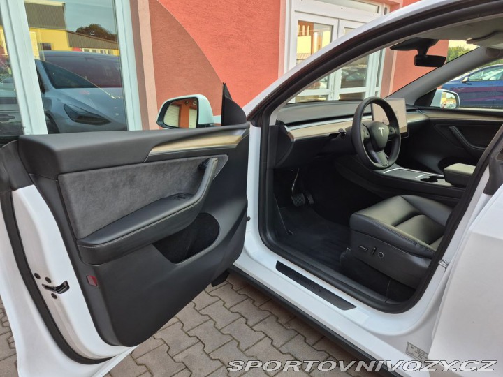 Tesla Model Y Standard plus RWD 220kW D 2023