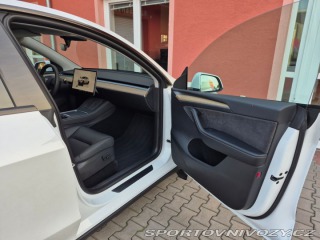 Tesla Model Y Standard plus RWD 220kW D 2023