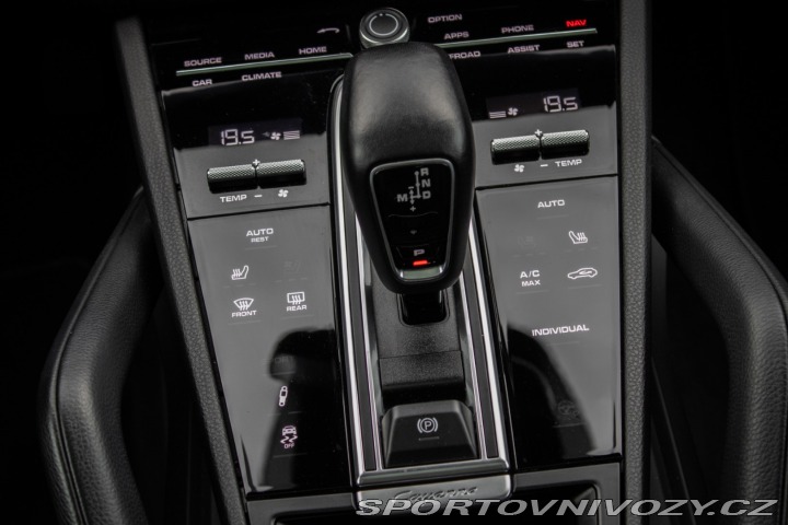 Porsche Cayenne E-Hybrid 4x4 A/T, 250kW, 2022