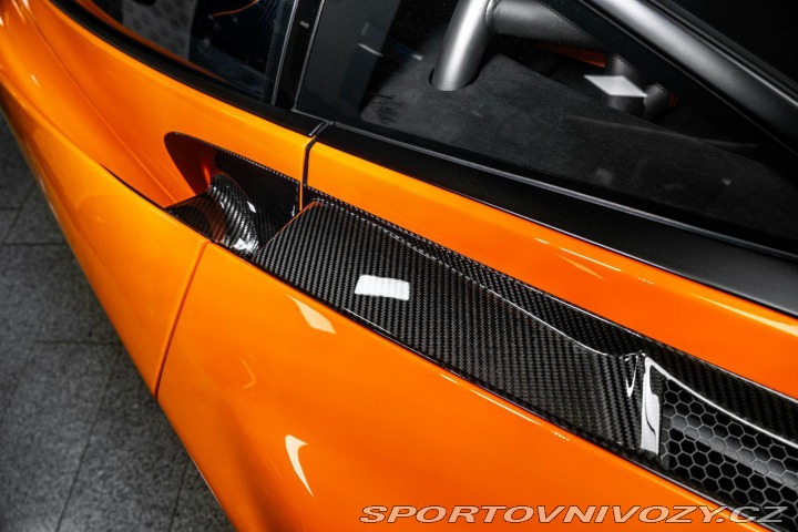 McLaren 765LT LIFT/B&W/MSO/CARBON/B 2021