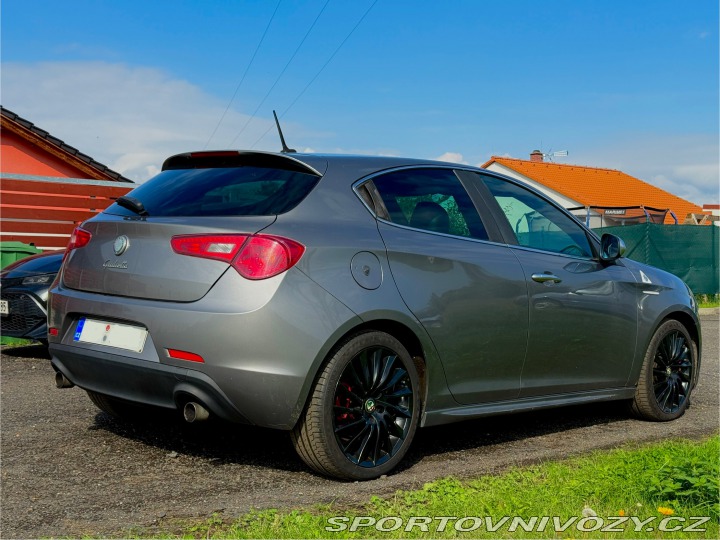 Alfa Romeo Giulietta QV Maserati Limited 2011