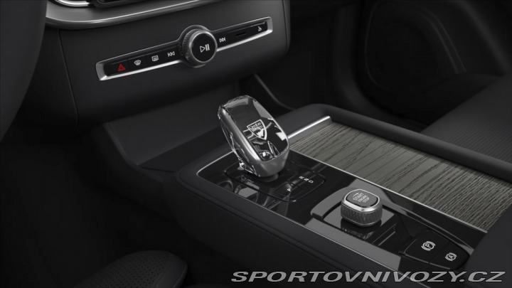 Volvo Ostatní modely XC90 2,0 T8 Plus Dark 2026