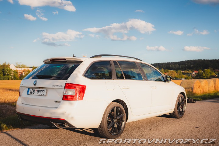 Škoda Octavia RS ŠKODA OCTAVIA 3 RS COMBI 2014