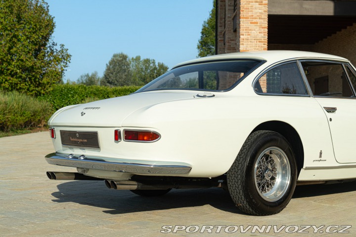 Ferrari 330 GT 2+2 MK I 1964