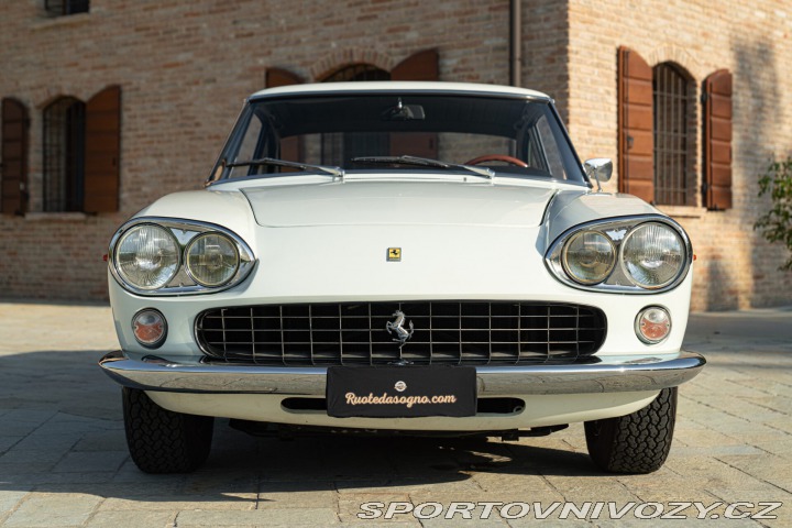 Ferrari 330 GT 2+2 MK I 1964