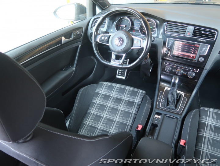 Volkswagen Golf Comfortline 2.0 TDI GTD 2015