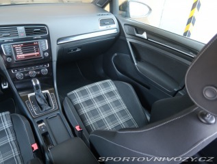Volkswagen Golf Comfortline 2.0 TDI GTD 2015