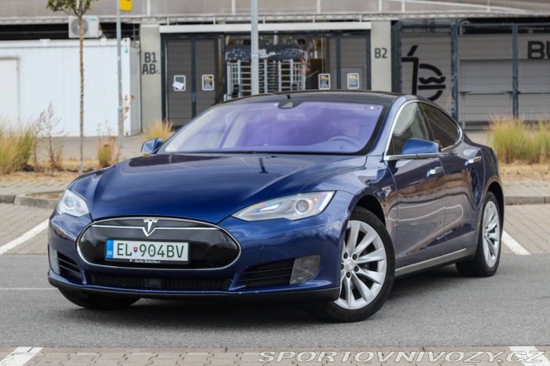 Tesla Model S 70D 4x4, 284kW (2015) /