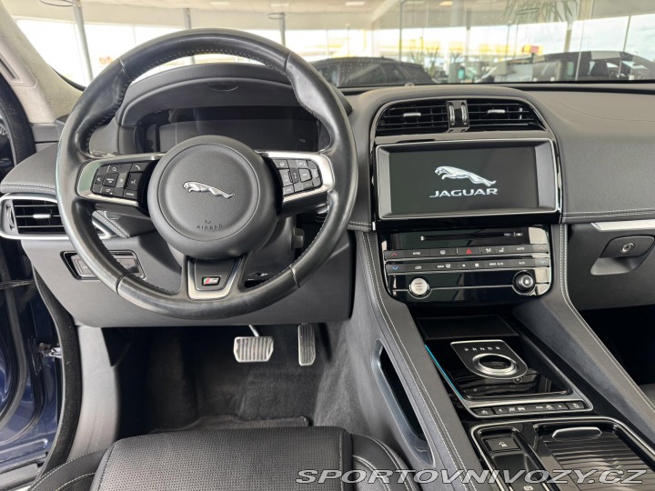 Jaguar F-Pace 30d S*AWD*Max.Výb*REZERVA 2017