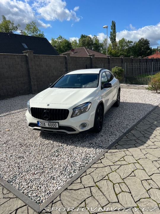 Mercedes-Benz Ostatní modely GLA 180 2017