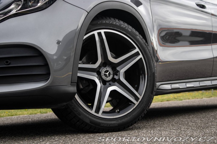Mercedes-Benz Ostatní modely GLA 250 4MATIC AMG Line / 15 2018