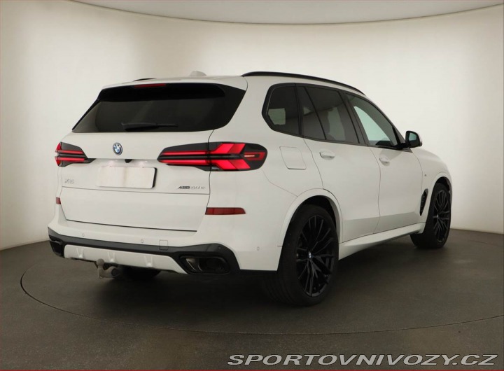 BMW X5 xDrive50e, M Paket, Vzduc 2025