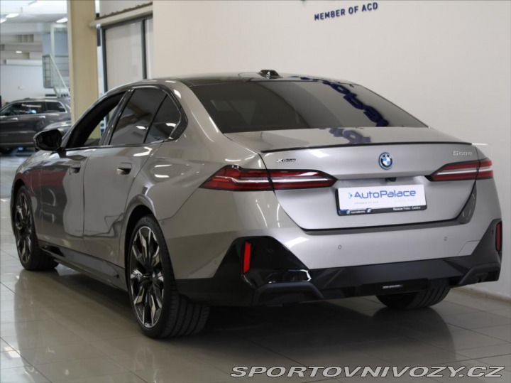 BMW 5 3,0 550e xDrive M-paket B 2025