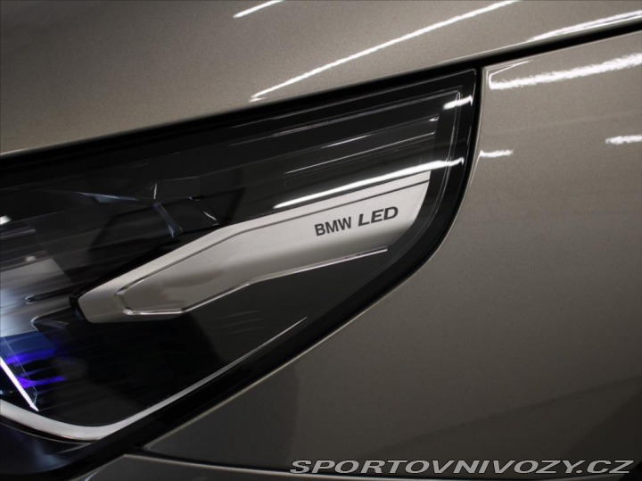 BMW 5 3,0 550e xDrive M-paket B 2025