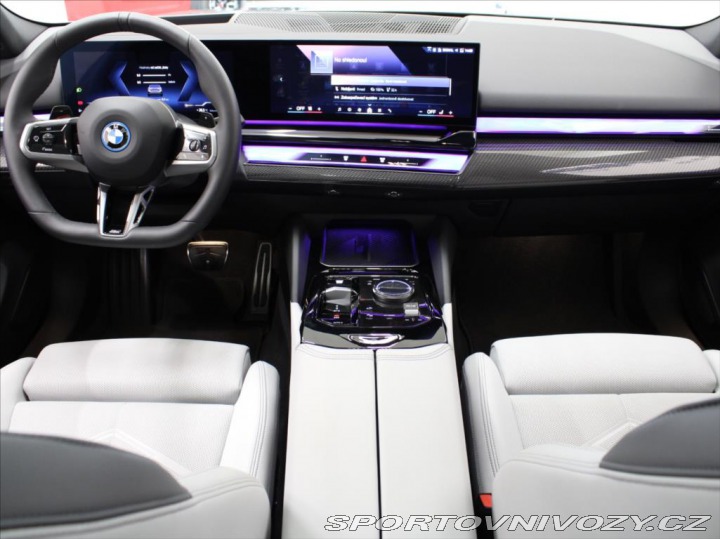 BMW 5 3,0 550e xDrive M-paket B 2025