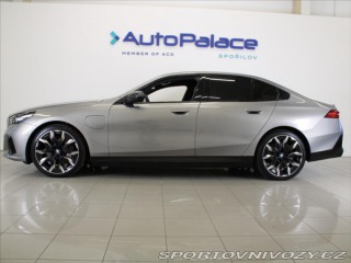 BMW 5 3,0 550e xDrive M-paket B 2025