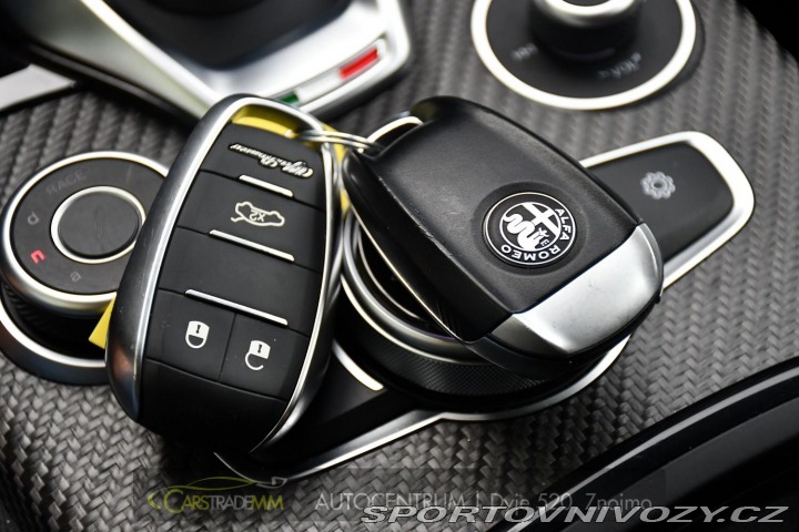 Alfa Romeo Stelvio 2.9V6 Bi-T SPARCO+AKRAPOV 2024