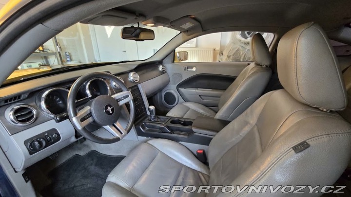 Ford Mustang 4.0, manuál 2007