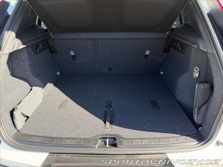 Volvo Ostatní modely XC40 2,0 XC40 B3 Core 8273 2026