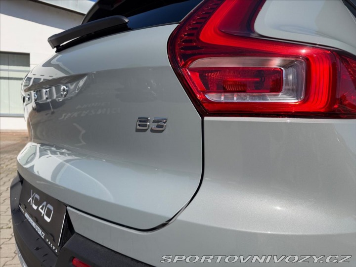 Volvo Ostatní modely XC40 2,0 XC40 B3 Core 8413 2026