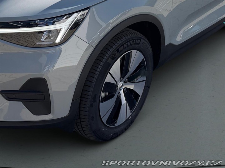 Volvo Ostatní modely XC40 2,0 XC40 B3 Core 8413 2026