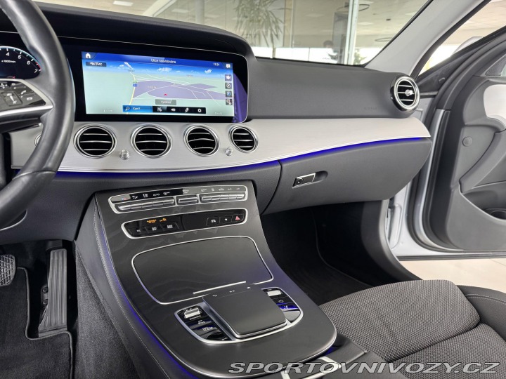 Mercedes-Benz E 300e 235kW*Webasto*Tažné* 2023