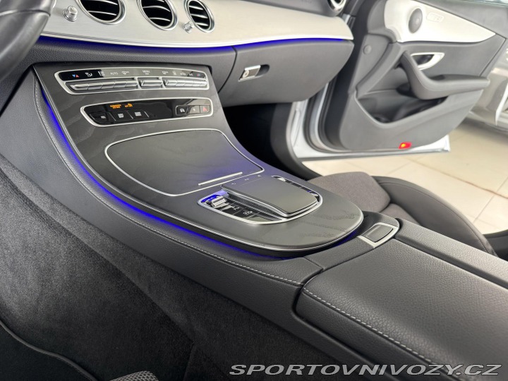 Mercedes-Benz E 300e 235kW*Webasto*Tažné* 2023