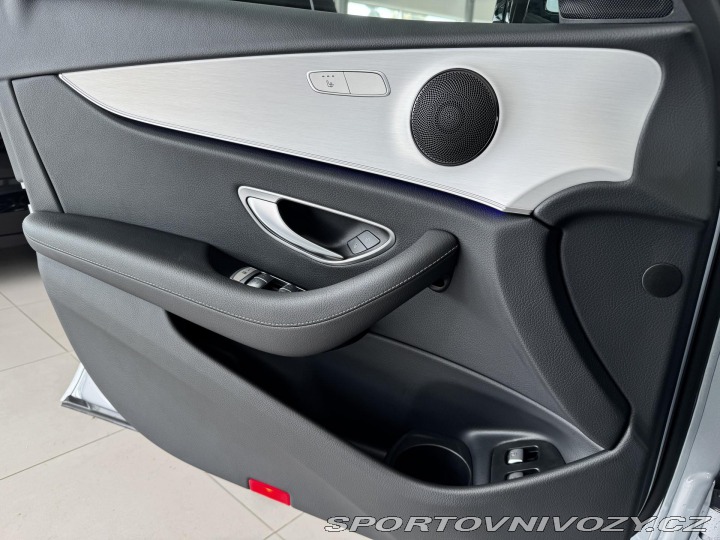 Mercedes-Benz E 300e 235kW*Webasto*Tažné* 2023