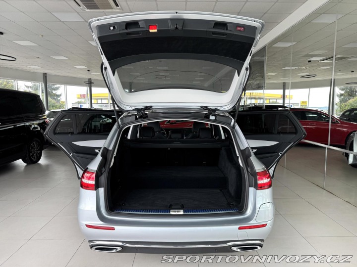 Mercedes-Benz E 300e 235kW*Webasto*Tažné* 2023