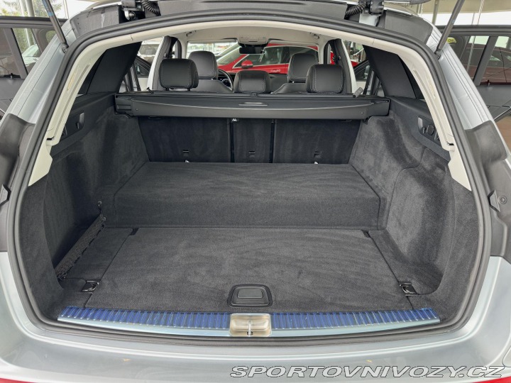 Mercedes-Benz E 300e 235kW*Webasto*Tažné* 2023