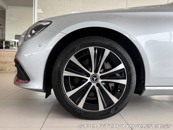 Mercedes-Benz E 300e 235kW*Webasto*REZERV 2023