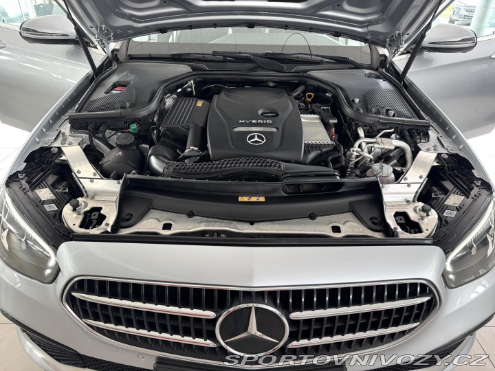 Mercedes-Benz E 300e 235kW*Webasto*Tažné* 2023