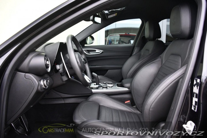 Alfa Romeo Giulia 2.0T 16V 206kW VELOCE AT8 2024