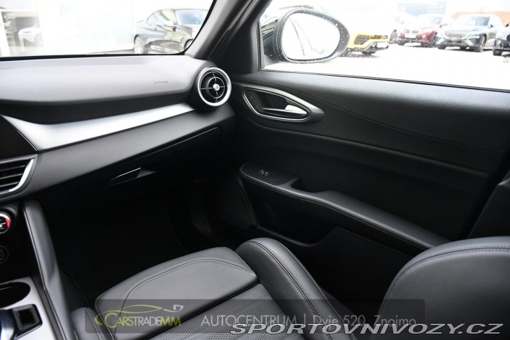 Alfa Romeo Giulia 2.0T 16V 206kW VELOCE AT8 2024