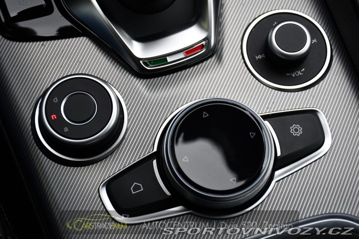 Alfa Romeo Giulia 2.0T 16V 206kW VELOCE AT8 2024