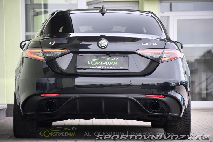 Alfa Romeo Giulia 2.0T 16V 206kW VELOCE AT8 2024