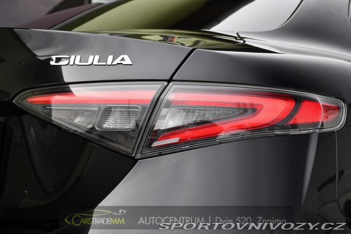 Alfa Romeo Giulia 2.0T 16V 206kW VELOCE AT8 2024