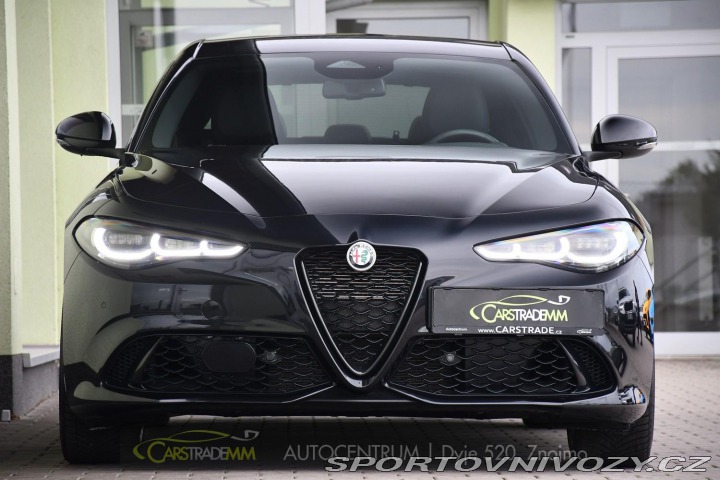 Alfa Romeo Giulia 2.0T 16V 206kW VELOCE AT8 2024