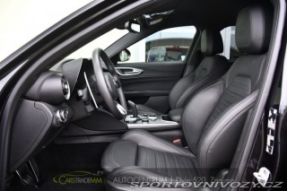 Alfa Romeo Giulia 2.0T 16V 206kW VELOCE AT8 2024
