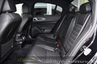 Alfa Romeo Giulia 2.0T 16V 206kW VELOCE AT8 2024