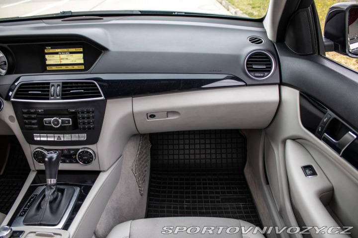 Mercedes-Benz C Kupé 180 RWD 115kW AT/7 2011