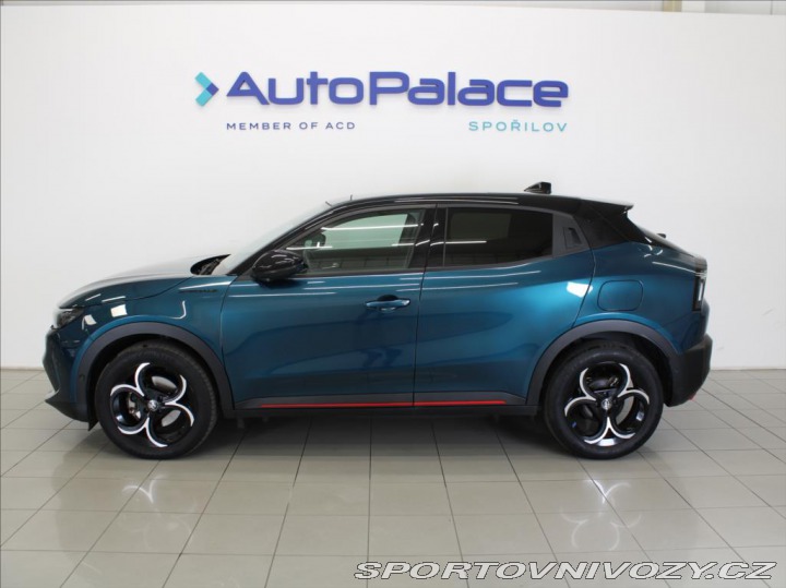 Alfa Romeo Ostatní modely Junior 1,2 Hybrid 145k.PANO.El.s 2024