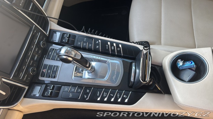 Porsche Panamera 4.8turbo S 2011