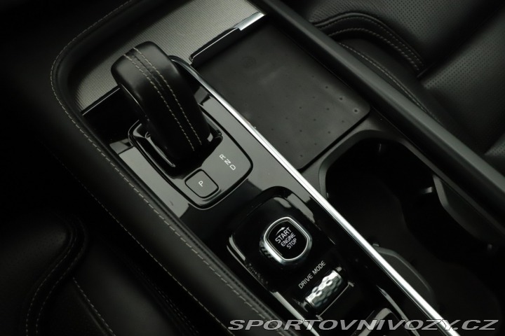 Volvo Ostatní modely XC90 B6 AWD 2020